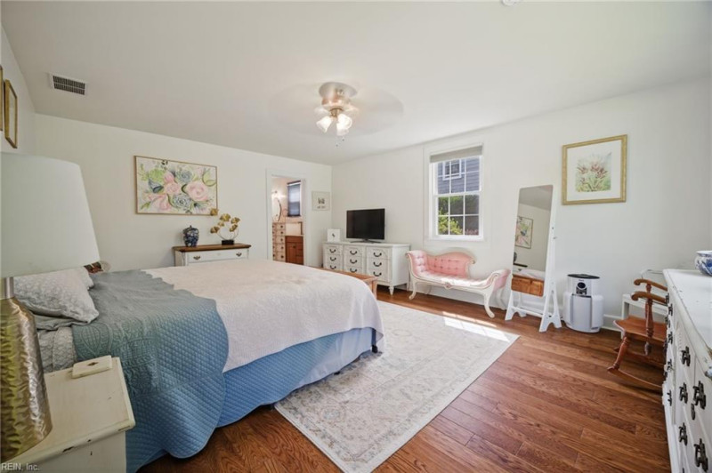 Photo 11 of 29 residential for sale in Norfolk virginia