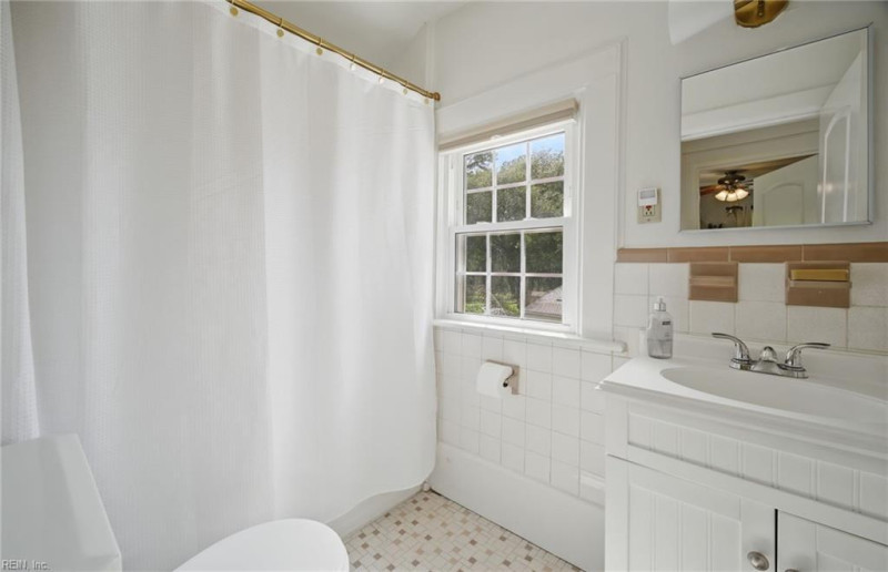 Photo 17 of 29 residential for sale in Norfolk virginia