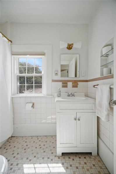 Photo 18 of 29 residential for sale in Norfolk virginia
