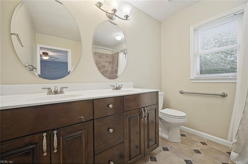 Photo 13 of 30 residential for sale in Suffolk virginia