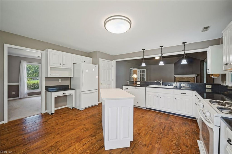 Photo 6 of 30 residential for sale in Suffolk virginia