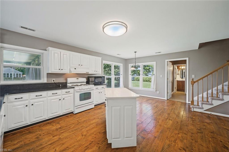 Photo 7 of 30 residential for sale in Suffolk virginia