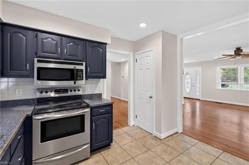 Photo 10 of 39 residential for sale in York County virginia