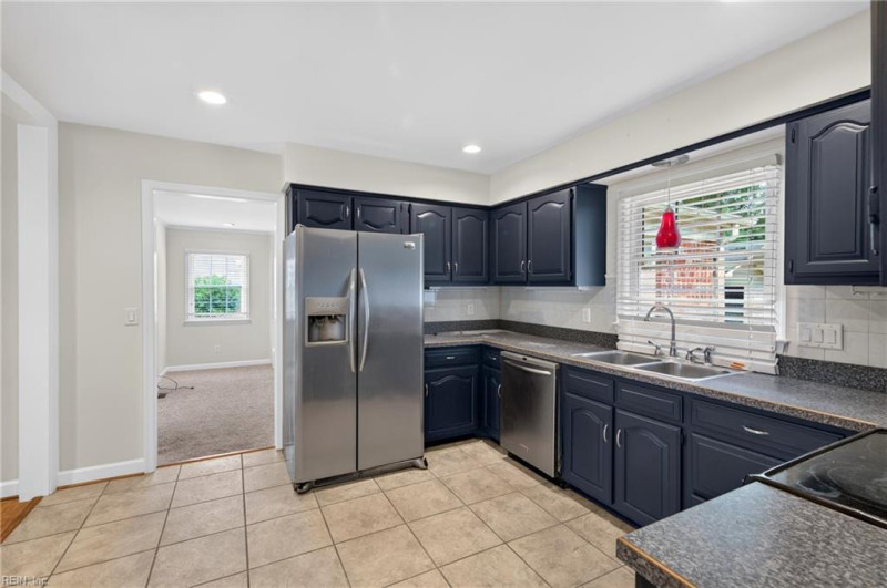 Photo 11 of 39 residential for sale in York County virginia