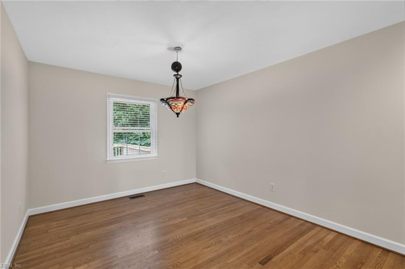 Photo 12 of 39 residential for sale in York County virginia