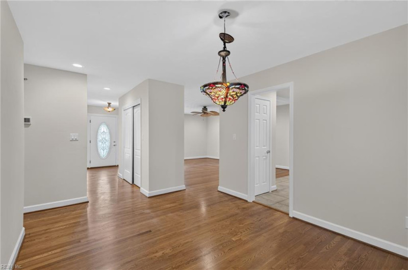 Photo 13 of 39 residential for sale in York County virginia