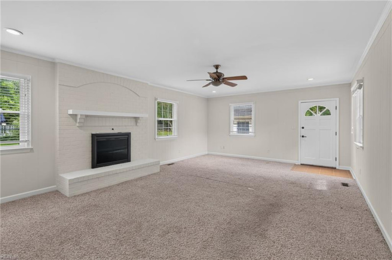 Photo 14 of 39 residential for sale in York County virginia