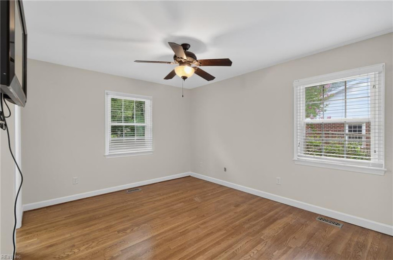Photo 17 of 39 residential for sale in York County virginia