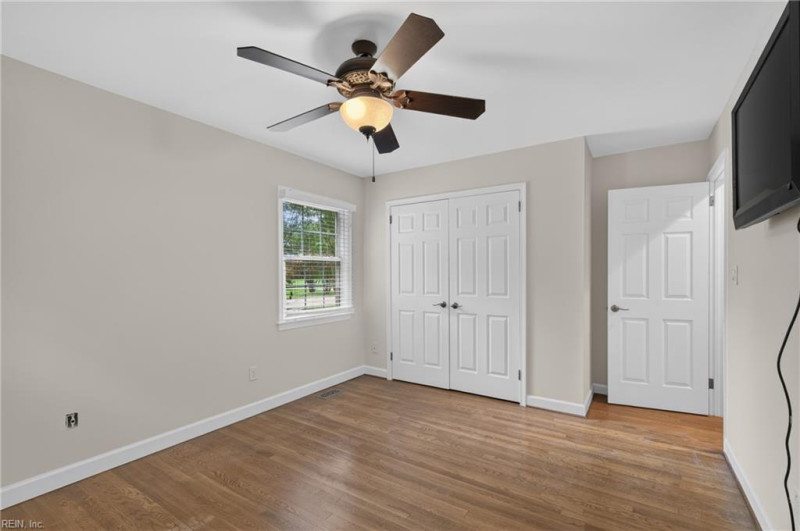 Photo 18 of 39 residential for sale in York County virginia