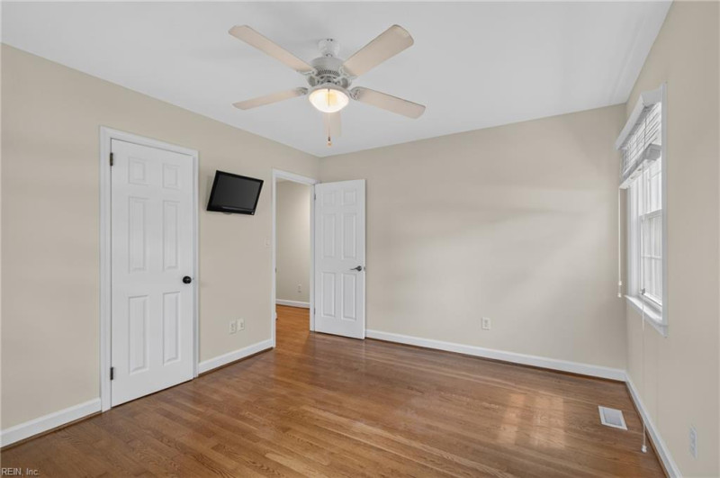 Photo 23 of 39 residential for sale in York County virginia