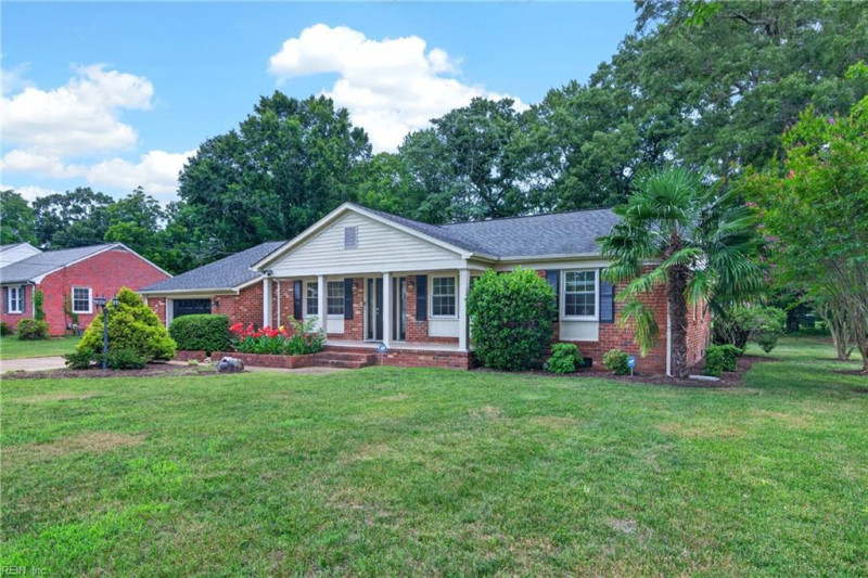 Photo 3 of 39 residential for sale in York County virginia