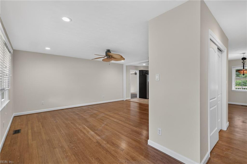 Photo 6 of 39 residential for sale in York County virginia