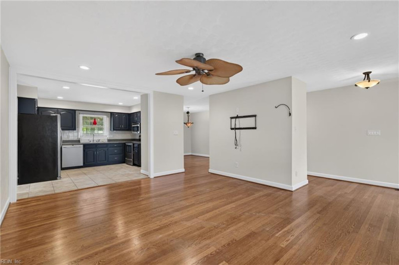 Photo 7 of 39 residential for sale in York County virginia