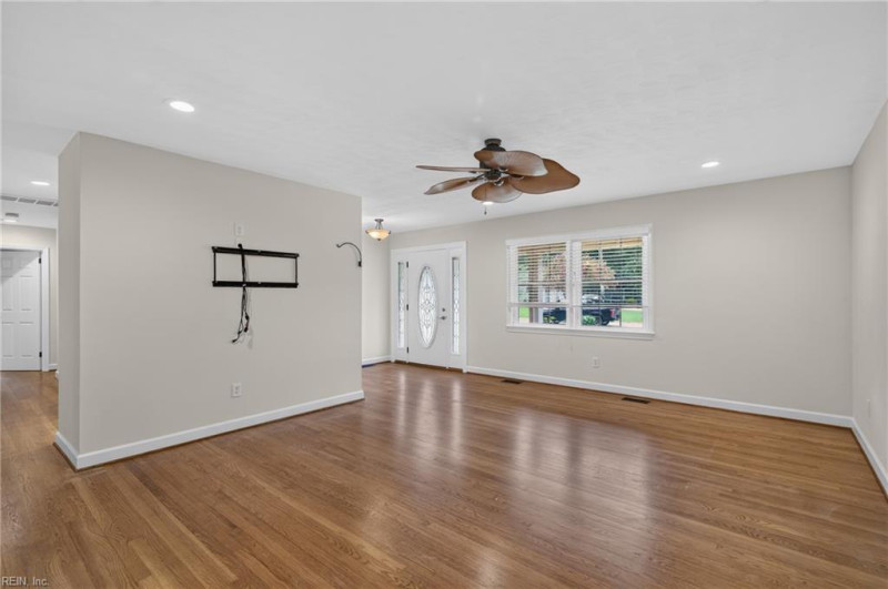 Photo 8 of 39 residential for sale in York County virginia