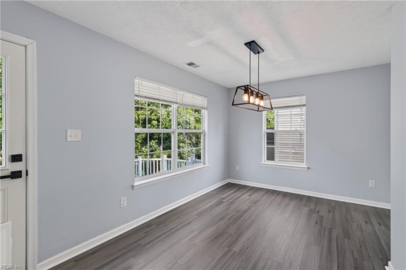 Photo 10 of 48 residential for sale in York County virginia