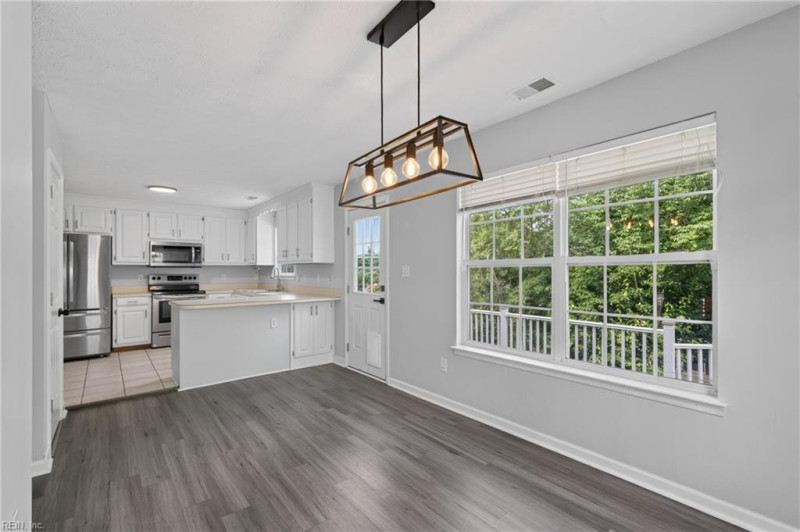 Photo 13 of 48 residential for sale in York County virginia