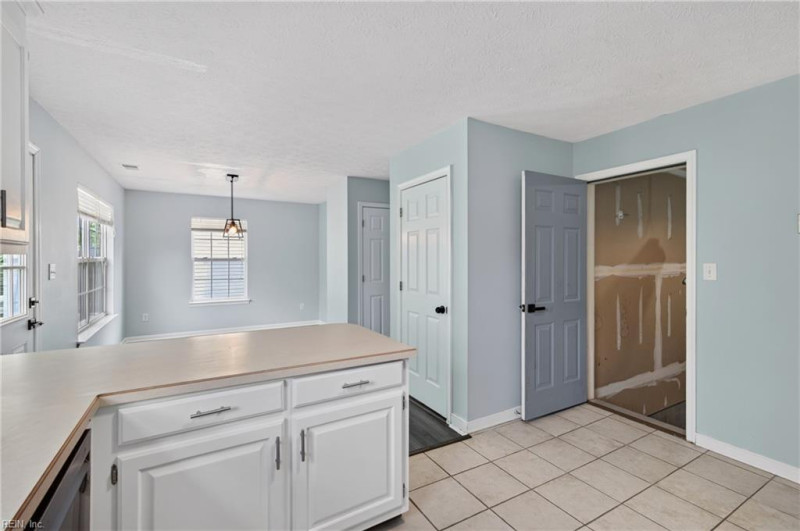 Photo 17 of 48 residential for sale in York County virginia