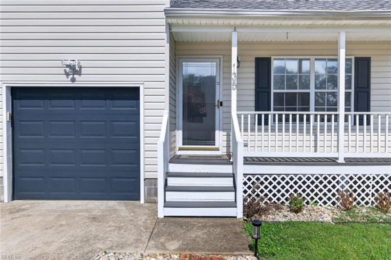 Photo 4 of 48 residential for sale in York County virginia