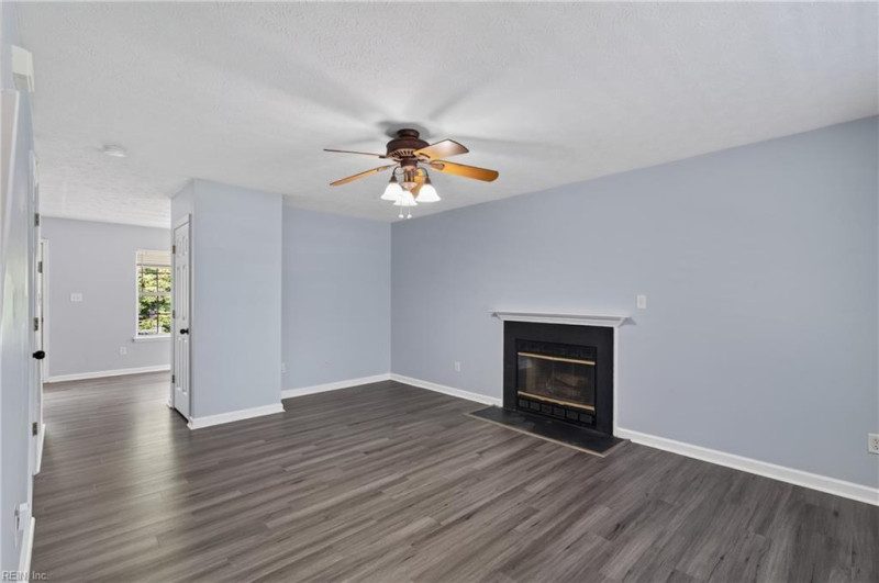 Photo 5 of 48 residential for sale in York County virginia