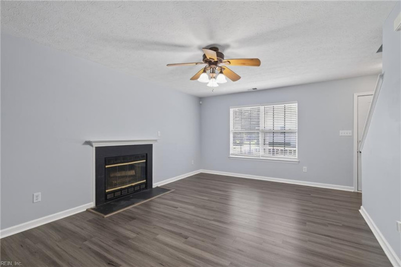Photo 9 of 48 residential for sale in York County virginia