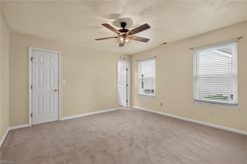 Photo 14 of 25 residential for sale in Chesapeake virginia