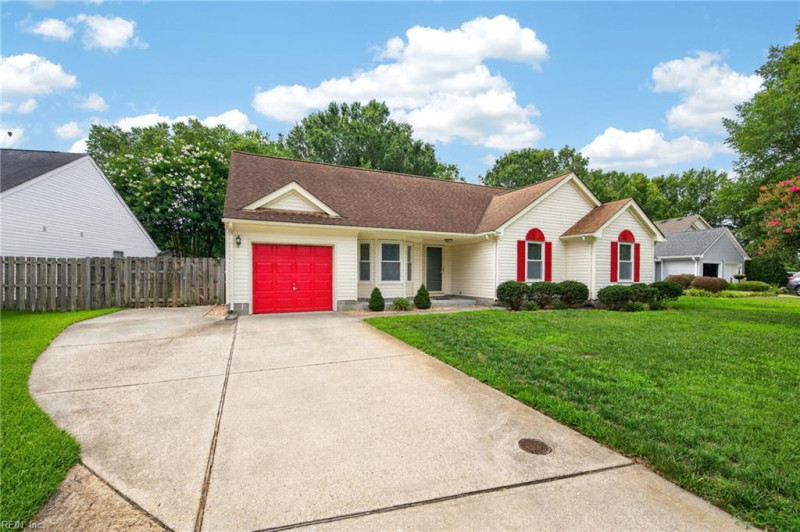 Photo 3 of 25 residential for sale in Chesapeake virginia
