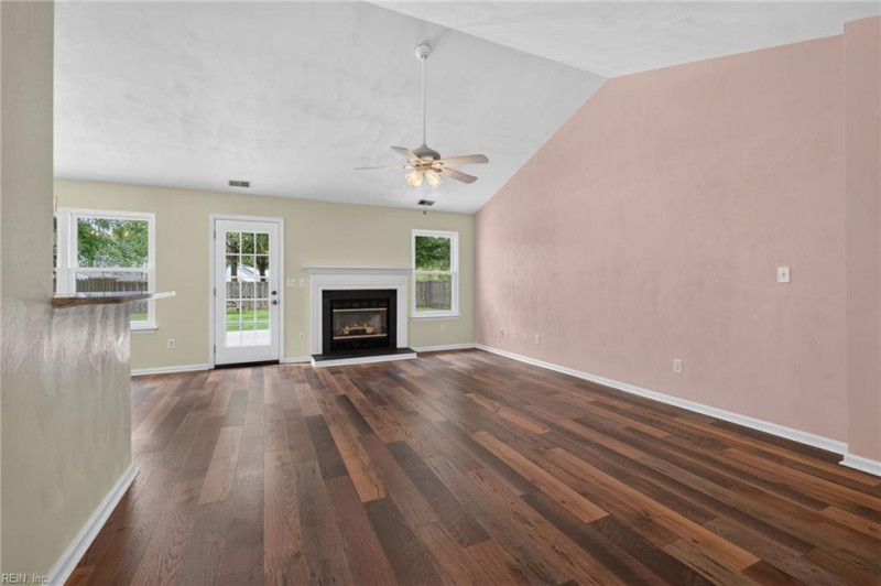 Photo 4 of 25 residential for sale in Chesapeake virginia