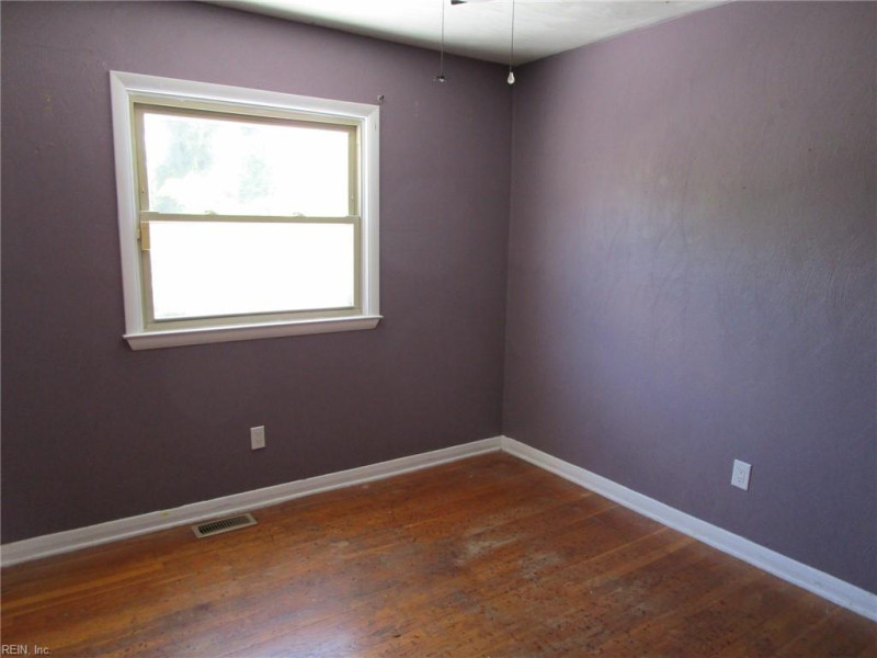 Photo 17 of 21 residential for sale in Hampton virginia