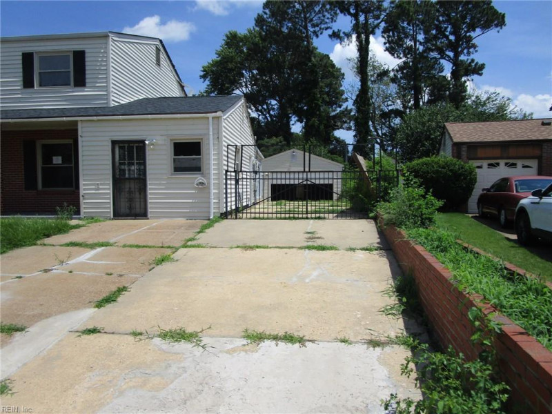 Photo 3 of 21 residential for sale in Hampton virginia