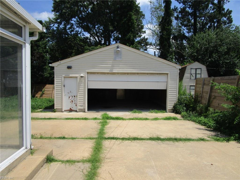 Photo 4 of 21 residential for sale in Hampton virginia