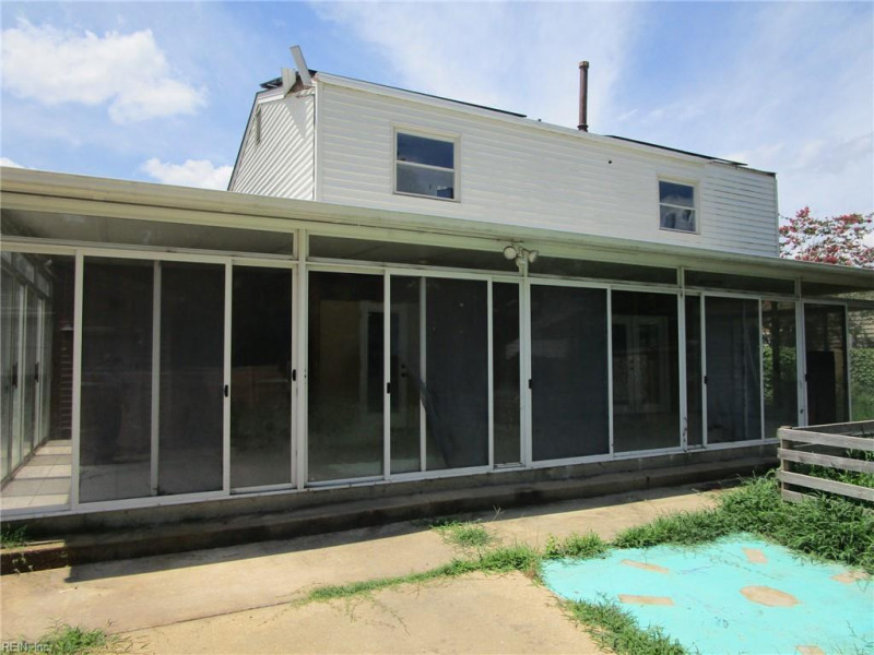 Photo 5 of 21 residential for sale in Hampton virginia