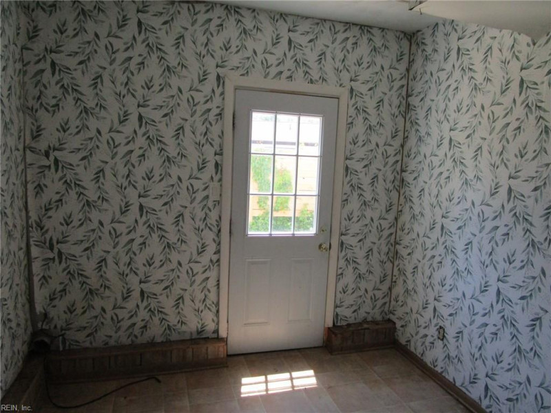 Photo 6 of 21 residential for sale in Hampton virginia
