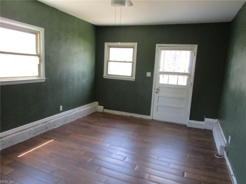 Photo 7 of 21 residential for sale in Hampton virginia