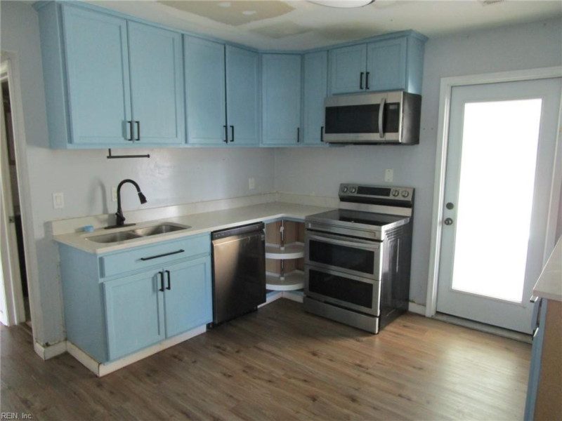 Photo 8 of 21 residential for sale in Hampton virginia