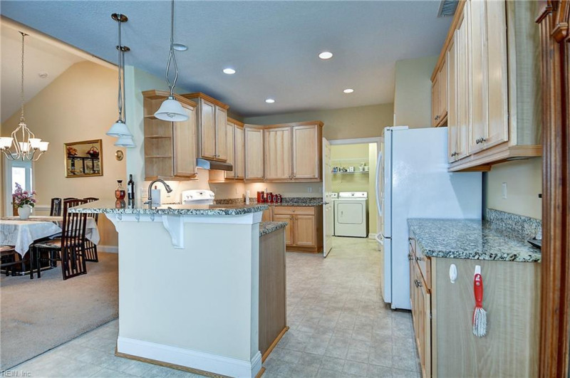 Photo 10 of 43 residential for sale in Chesapeake virginia