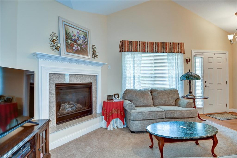 Photo 4 of 43 residential for sale in Chesapeake virginia
