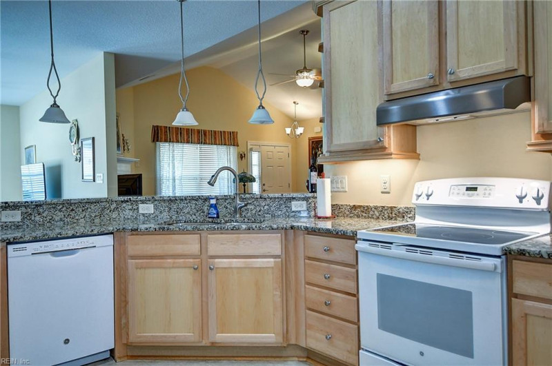 Photo 7 of 43 residential for sale in Chesapeake virginia