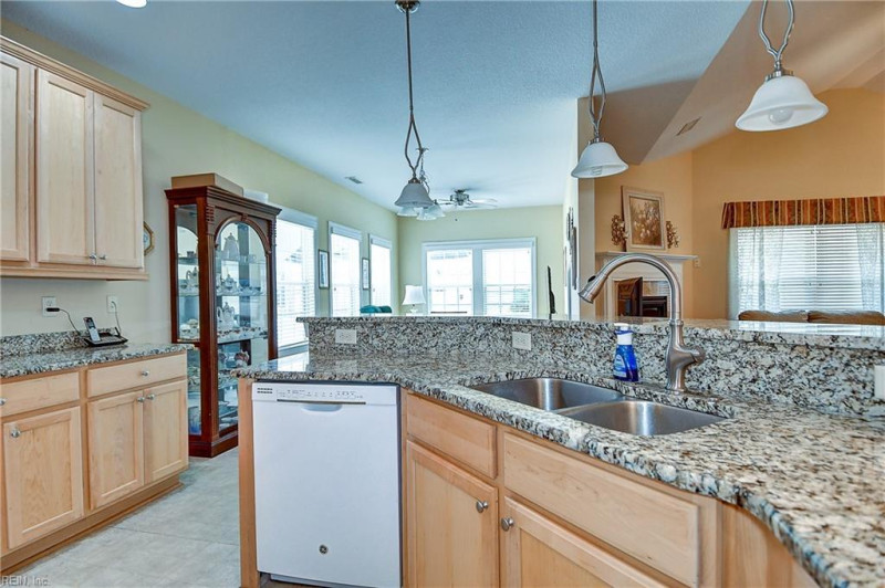 Photo 8 of 43 residential for sale in Chesapeake virginia