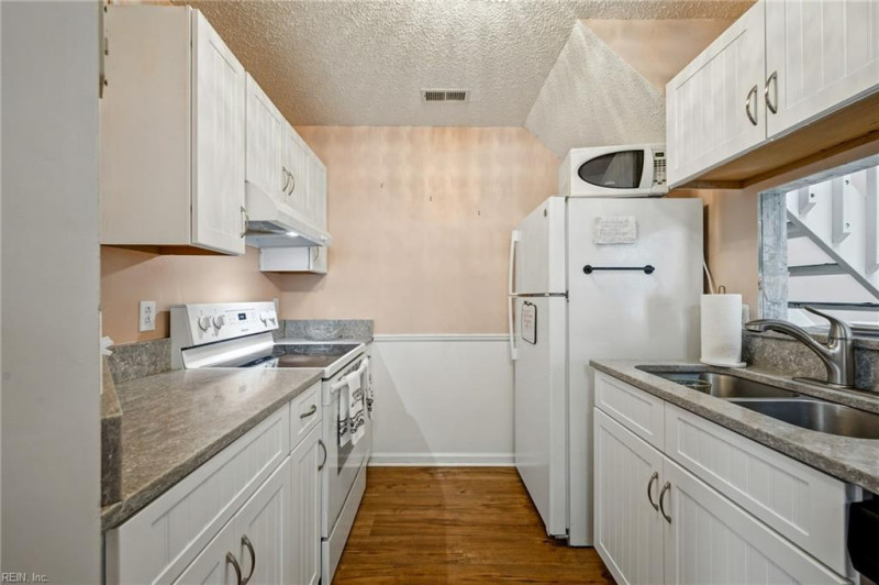 Photo 12 of 30 residential for sale in Virginia Beach virginia