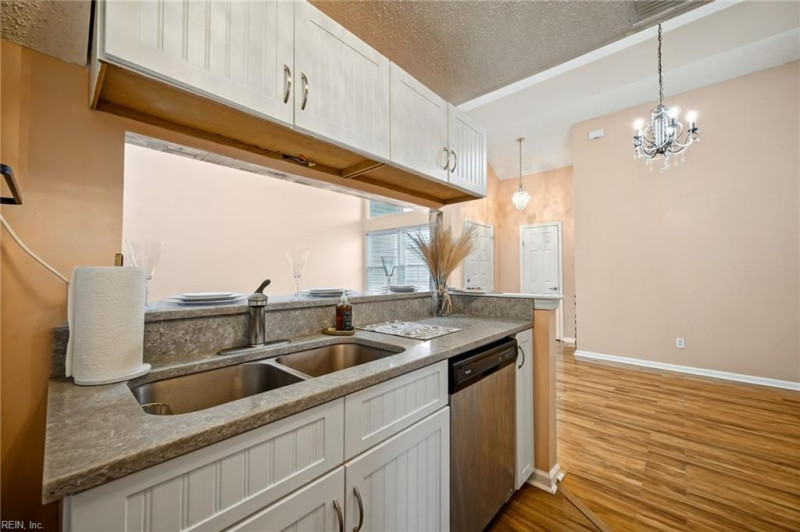 Photo 14 of 30 residential for sale in Virginia Beach virginia