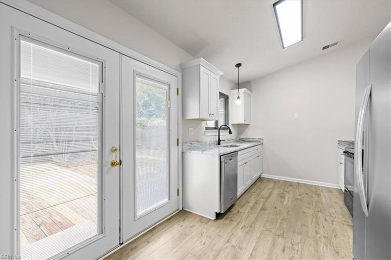 Photo 11 of 39 residential for sale in Virginia Beach virginia