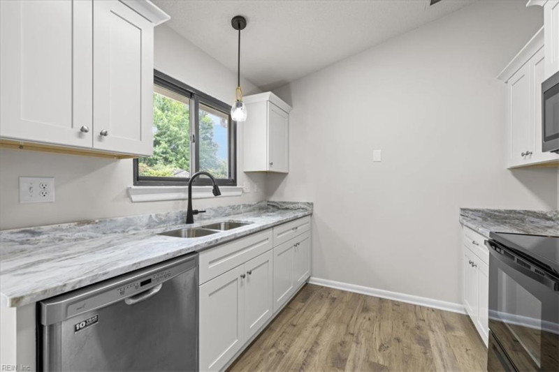 Photo 12 of 39 residential for sale in Virginia Beach virginia