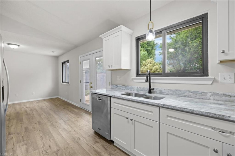 Photo 14 of 39 residential for sale in Virginia Beach virginia