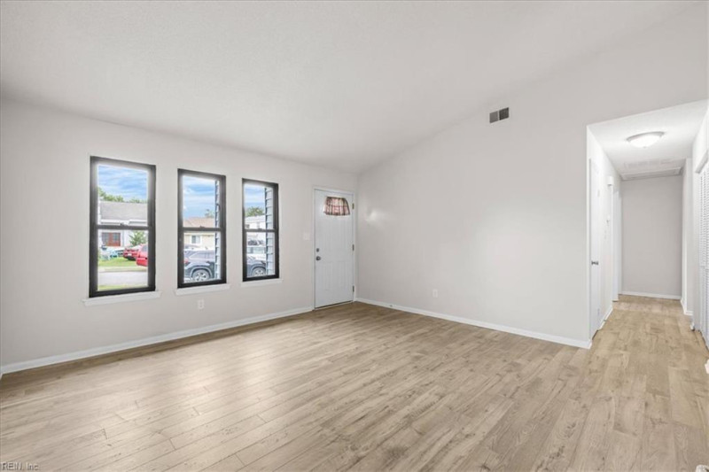 Photo 4 of 39 residential for sale in Virginia Beach virginia