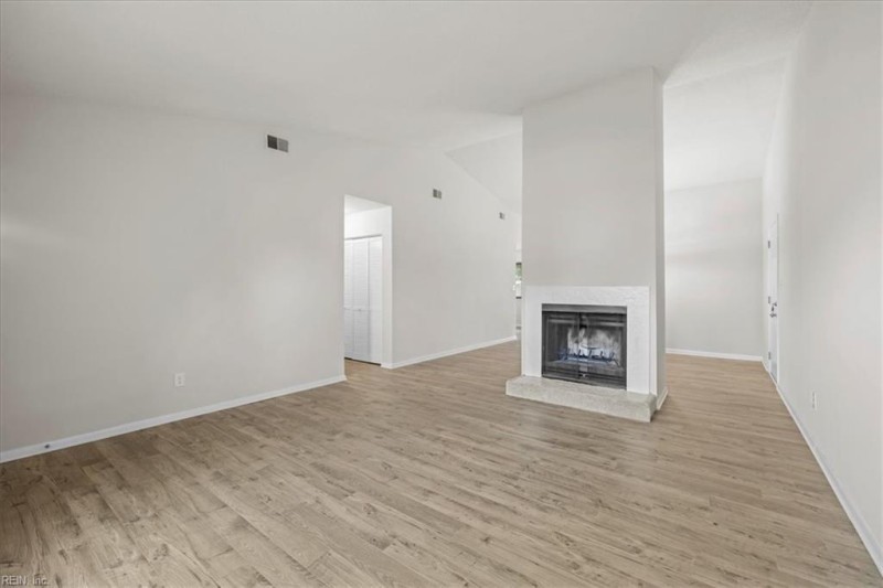 Photo 5 of 39 residential for sale in Virginia Beach virginia