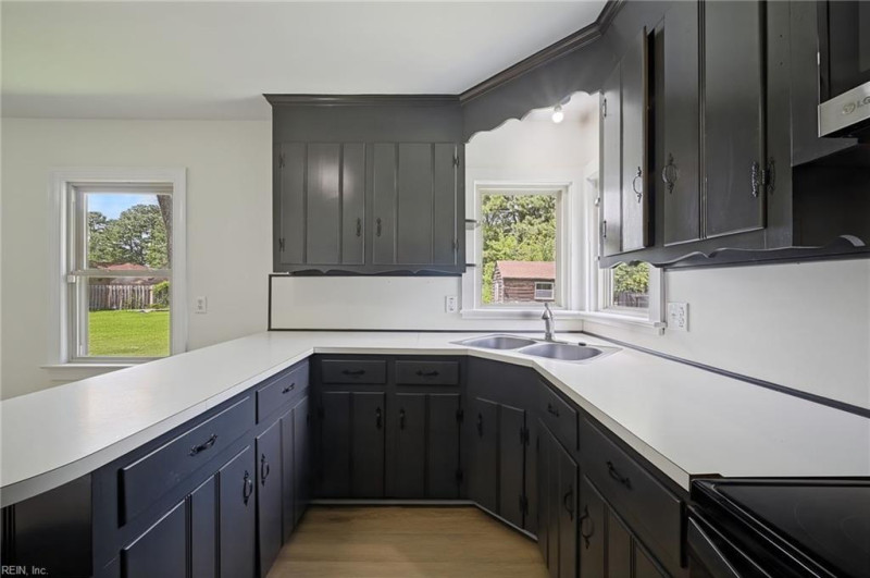 Photo 12 of 34 residential for sale in Chesapeake virginia