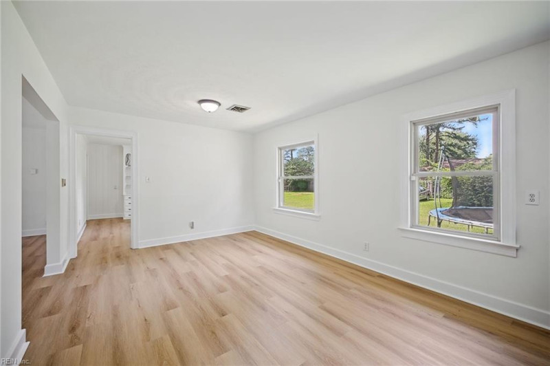 Photo 15 of 34 residential for sale in Chesapeake virginia
