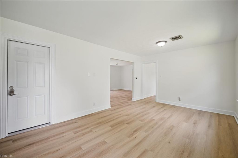 Photo 17 of 34 residential for sale in Chesapeake virginia