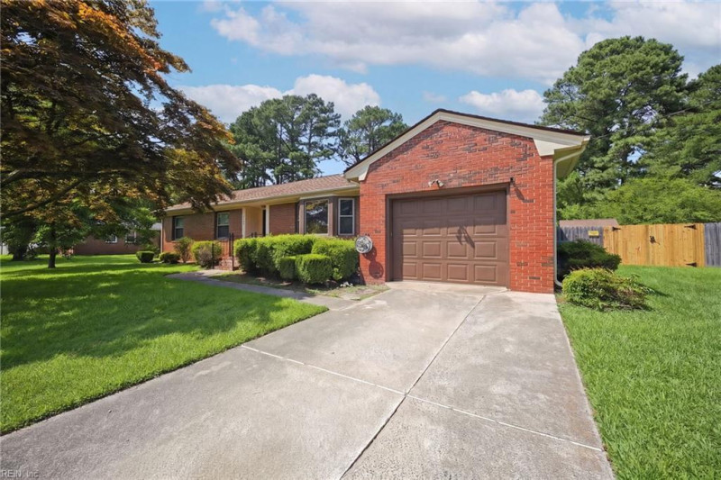 Photo 2 of 34 residential for sale in Chesapeake virginia