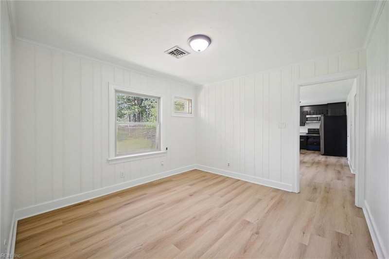 Photo 20 of 34 residential for sale in Chesapeake virginia